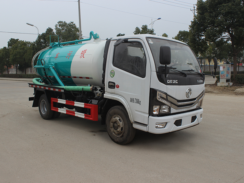 4.1方東風多利卡D6吸污車