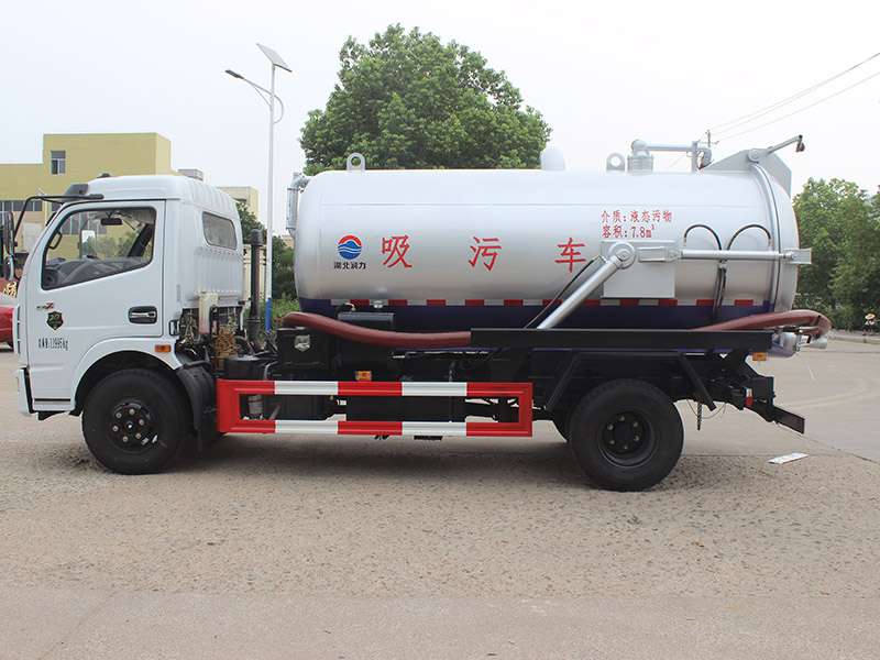 東風多利卡8方吸污車