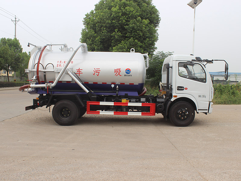 東風多利卡8方吸污車