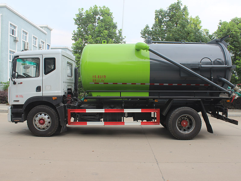 12方東風多利卡D9吸污車