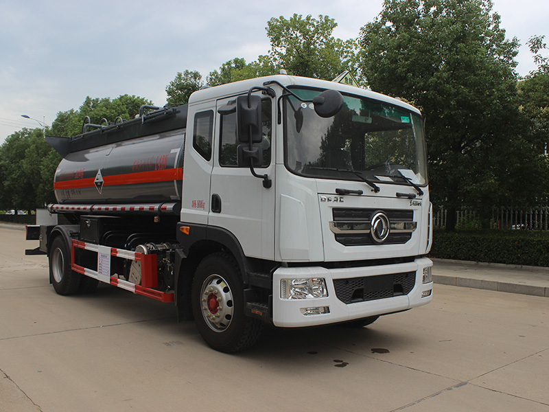 東風(fēng)D9多利卡9.4立方SCS5180GFWEQ6腐蝕性物品罐式運輸車