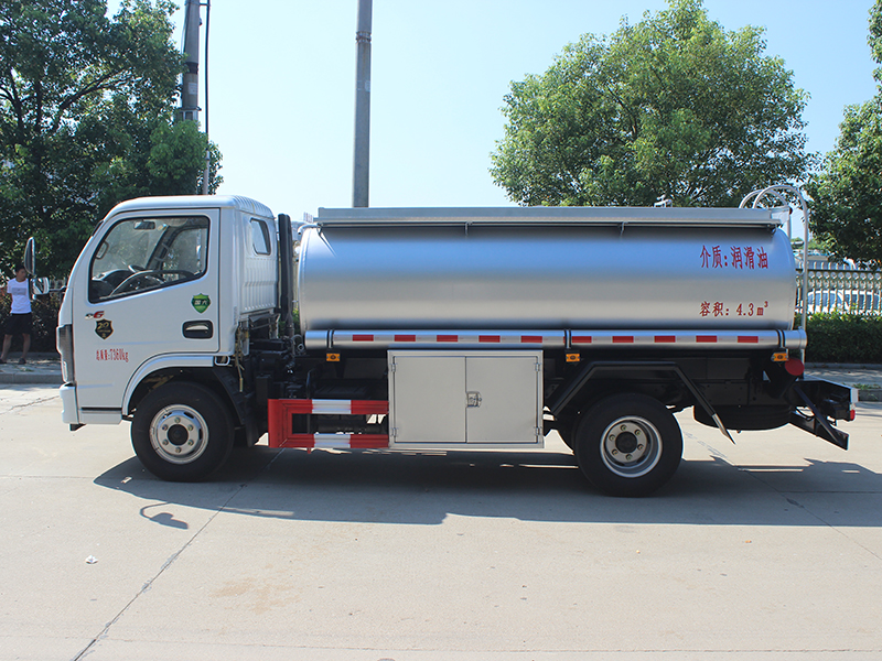 東風(fēng)多利卡4.3立方SCS5070GPGEQ6普通液體運(yùn)輸車(chē)