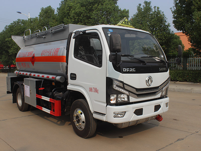 東風(fēng)多利卡4.6立方SCS5070GRYEQ6易燃液體罐式運(yùn)輸車(chē)