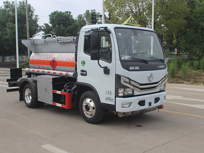 東風(fēng)多利卡藍(lán)牌2立方SCS5041GRYEQ6易燃液體罐式運(yùn)輸車