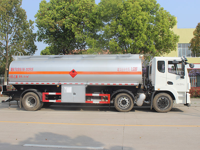 東風隨專19.9立方SCS5261GRYEQ6易燃液體罐式運輸車