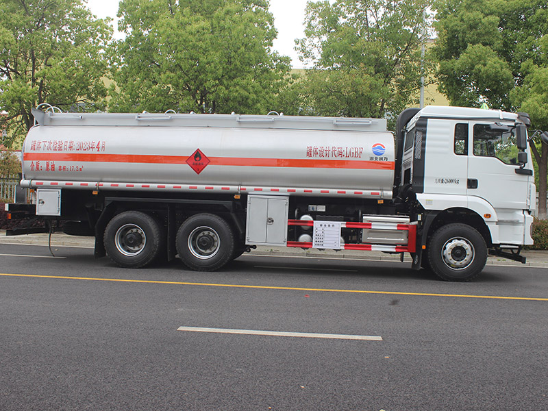 陜汽德龍18立方SCS5263GRYSX6易燃液體罐式運(yùn)輸車