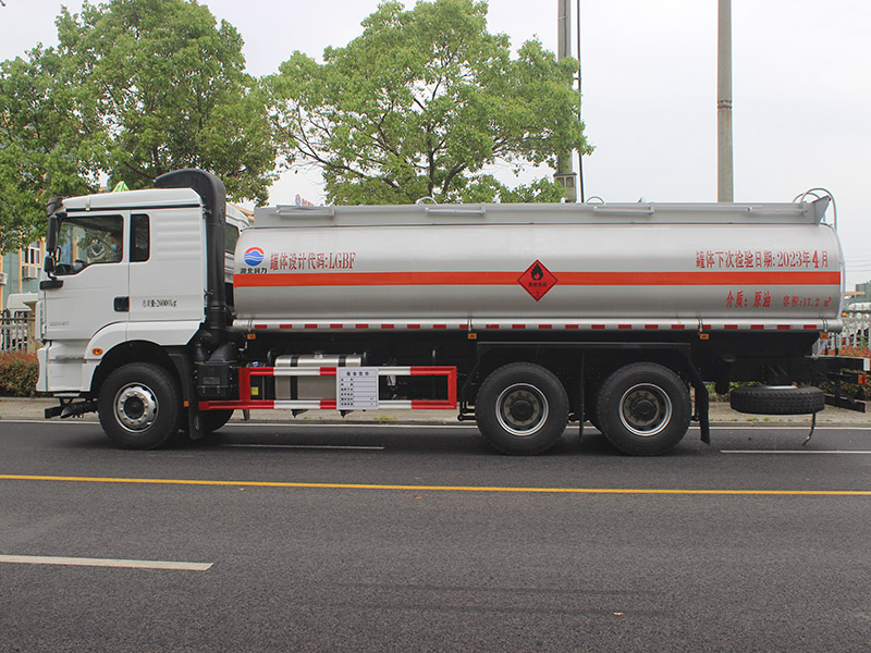 陜汽德龍18立方SCS5263GRYSX6易燃液體罐式運(yùn)輸車
