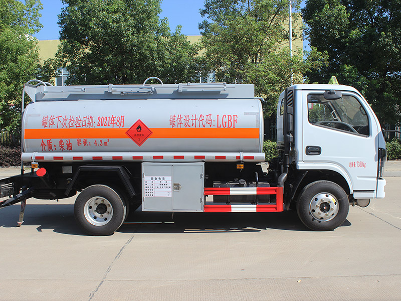 東風(fēng)多利卡4.3立方SCS5070GYYEQ6運(yùn)油車