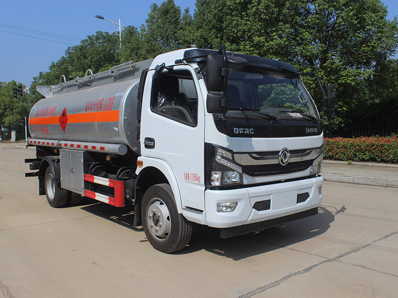 東風多利卡8.2立方SCS5120GYYEQ6運油車