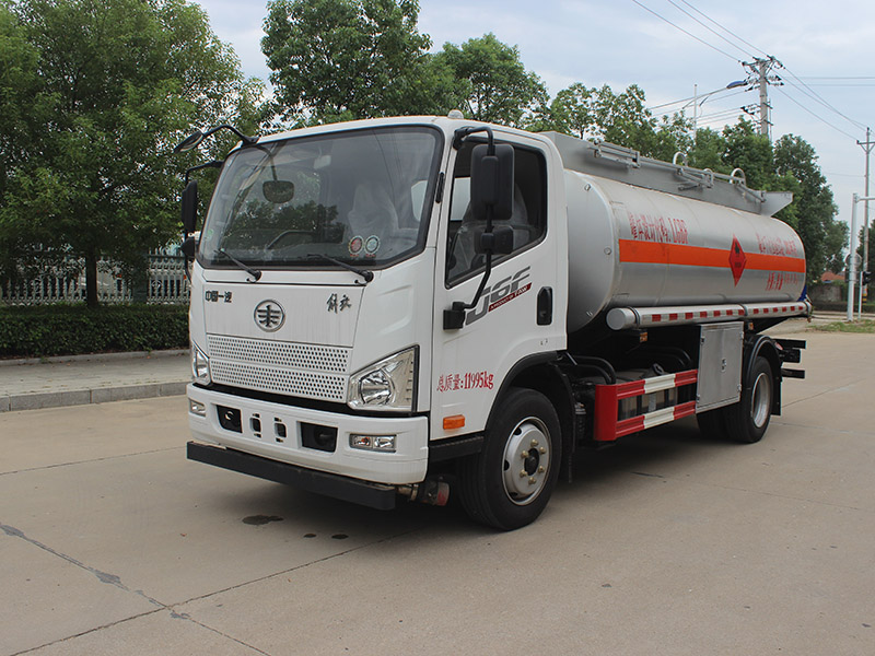 秋冬來臨油罐車更換冬夏通用潤滑油首當(dāng)其沖
